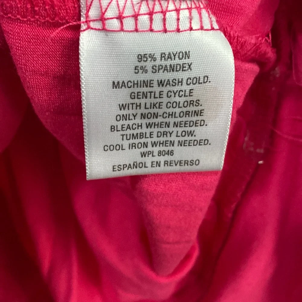 Women’s pink short sleeve v-neck shirt - Picture 3 of 4